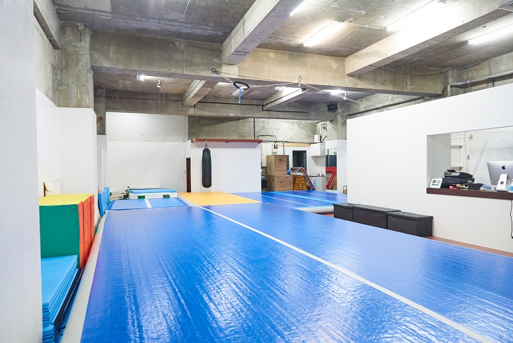 アクロバットジム ホワイト 荻窪店