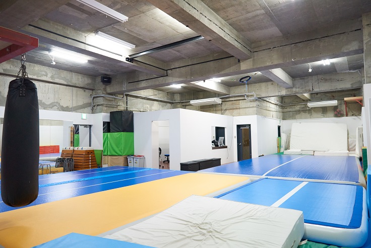 アクロバットジム ホワイト 荻窪店