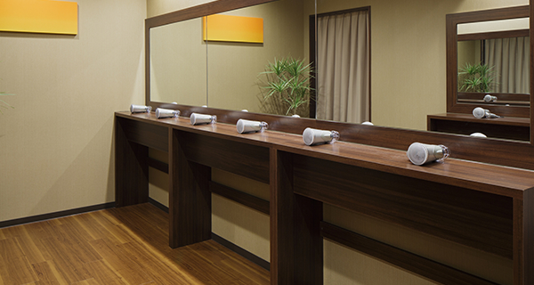 ホットヨガスタジオLAVA 新宿西口店