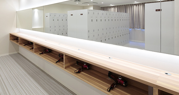 ホットヨガスタジオLAVA 新宿東口店