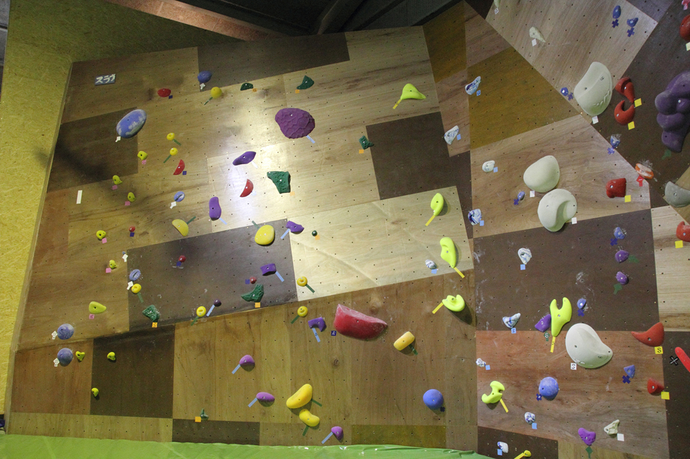 BOULDERS CLIMBING GYM