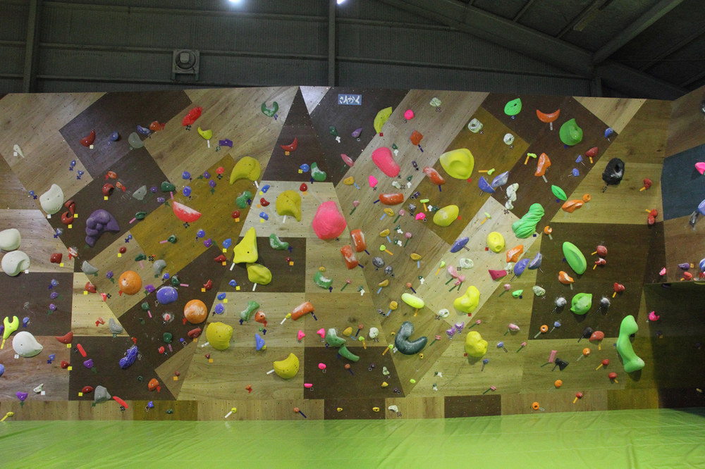 BOULDERS CLIMBING GYM